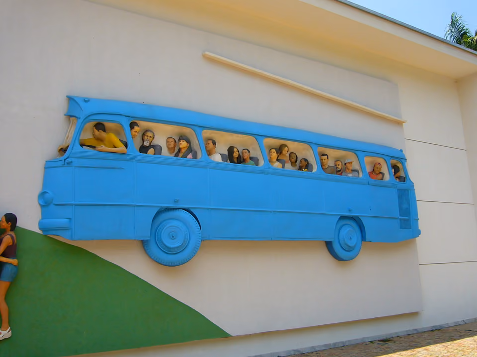 Jardins e pavilhões de arte contemporânea do Instituto Inhotim, em Brumadinho