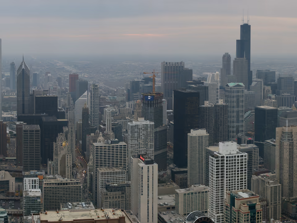John Hancock Center em Chicago, o arranha-céu com estrutura em X visível na fachada externa