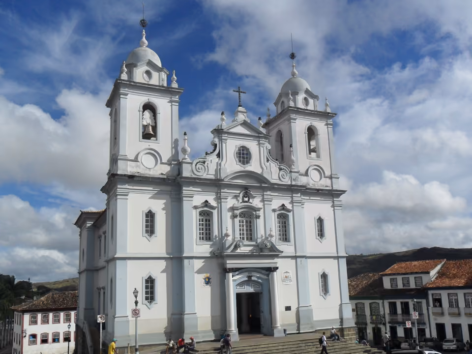 Catedral de Santo Antônio, na praça central de Diamantina, Minas Gerais