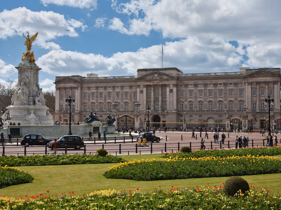 Fachada do Palácio de Buckingham, residência oficial da monarquia britânica