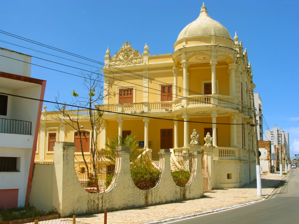 Fachada do Museu Théo Brandão de Antropologia e Folclore em Maceió