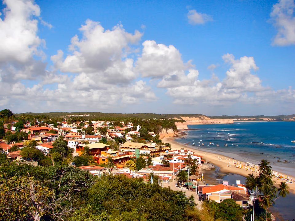 Falésias e mar da Praia da Pipa, no litoral sul do Rio Grande do Norte