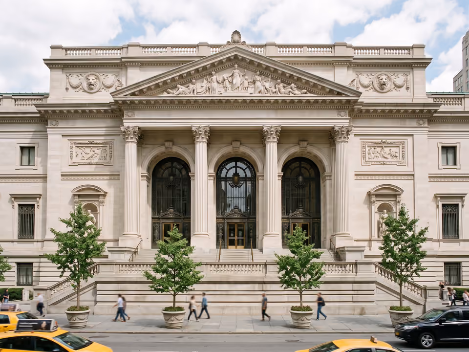 Fachada beaux-arts do Metropolitan Museum of Art, com as colunas e a escadaria da Fifth Avenue
