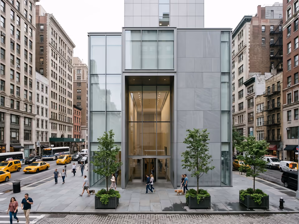 Fachada modernista de vidro e pedra de um museu de arte moderna em Midtown Manhattan