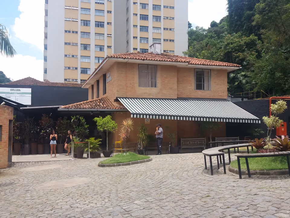 Fachada histórica da fábrica da Cervejaria Bohemia, em Petrópolis