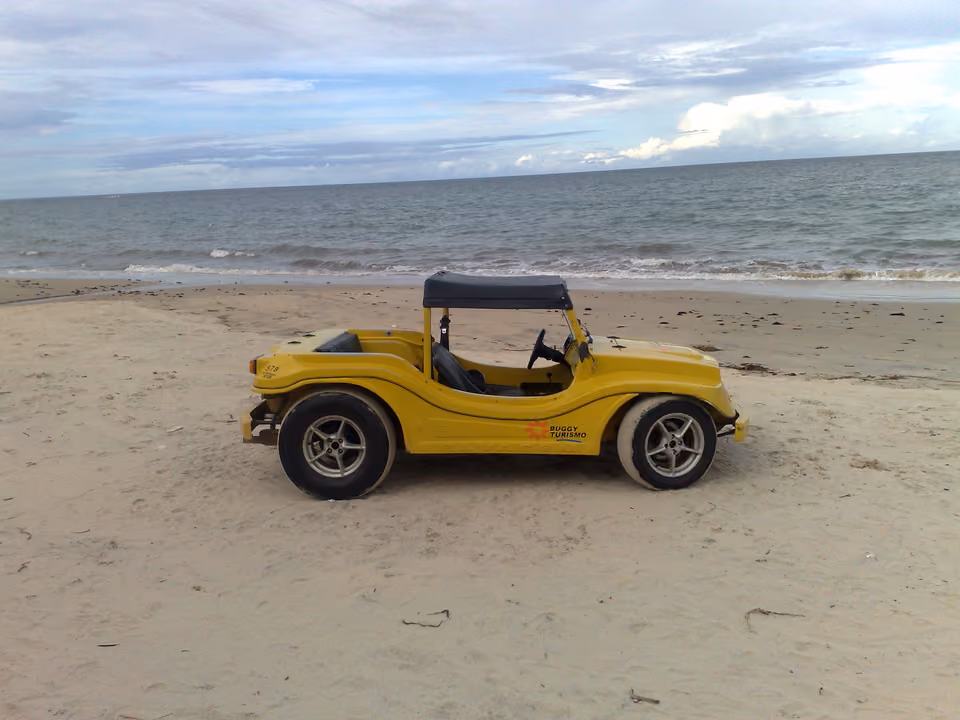 Buggy na areia do litoral sul do Rio Grande do Norte, perto de Pipa