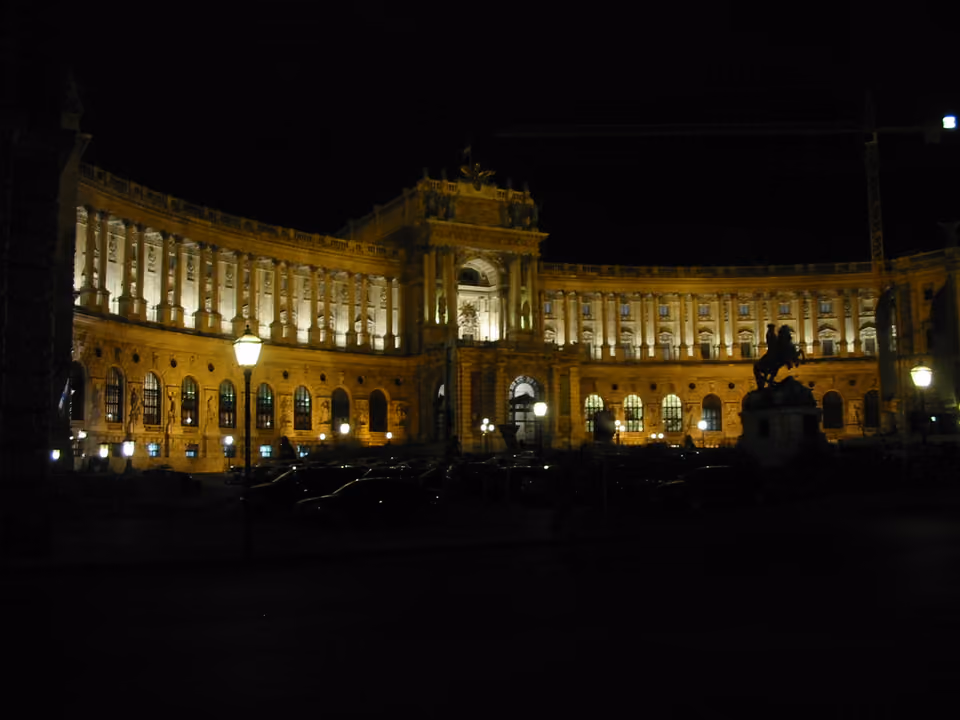 Fachada do Palácio Hofburg em Viena, a antiga residência imperial dos Habsburgo no centro da cidade